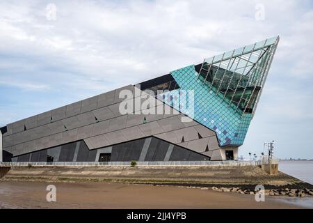 KINGSTON UPON HULL, YORKSHIRE, Großbritannien - 17. JULI: Das Tiefgebäude am Yachthafen von Kingston upon Hull am 17. Juli 2022 Stockfoto