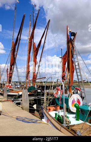 Blick auf die Thames Barges, die am Hythe Quay Maldon festgemacht sind Stockfoto