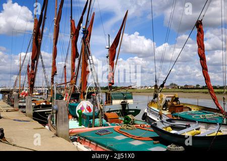 Blick auf die Thames Barges, die am Hythe Quay Maldon festgemacht sind Stockfoto