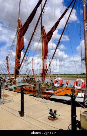 Blick auf die Thames Barges, die am Hythe Quay Maldon festgemacht sind Stockfoto