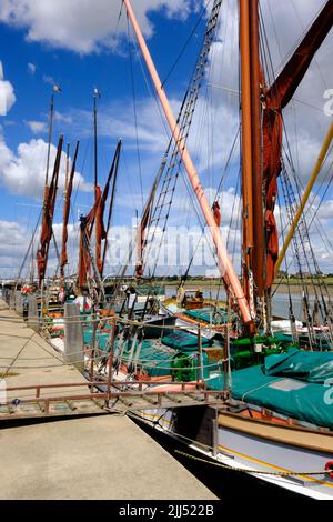 Blick auf die Thames Barges, die am Hythe Quay Maldon festgemacht sind Stockfoto