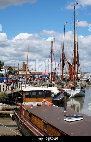 Blick auf die Thames Barges, die am Hythe Quay Maldon festgemacht sind Stockfoto