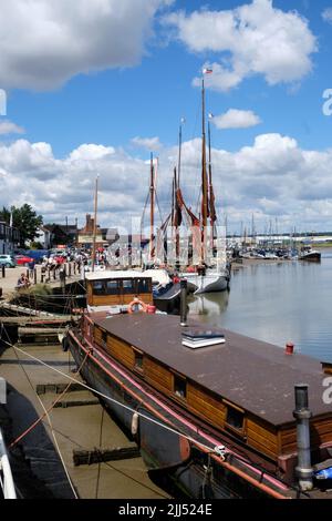 Blick auf die Thames Barges, die am Hythe Quay Maldon festgemacht sind Stockfoto