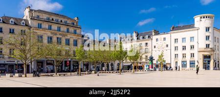 Portiers, Frankreich - 26. April 2022: Zentraler Marktplatz in Portiers in der Provinz Vienne Nouvelle-Aquitaine in Frankreich Stockfoto