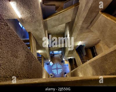 Treppe im Turm des Douaumont-Beinhauses in Fleury-Devant Douaumont-Vaux Frankreich am 15 2022. Juni Stockfoto