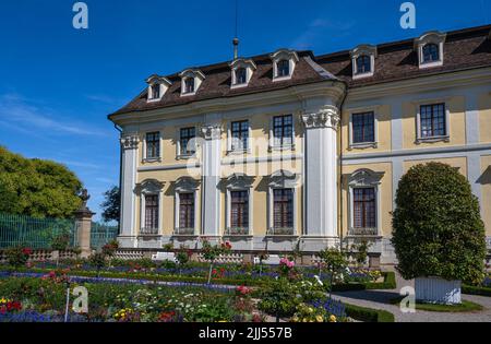 Das barocke Residenzschloss Ludwigsburg aus dem 18.. Jahrhundert, inspiriert vom Schloss Versailles. Blick vom Süden auf das neue Hauptgebäude. Baden-Württemberg, Stockfoto