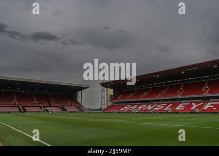 Barnsley, Großbritannien. 23.. Juli 2022. Gesamtansicht des Oakwell Stadions, Heimstadion des Barnsley FC in Barnsley, Großbritannien am 7/23/2022. (Foto von Gareth Evans/News Images/Sipa USA) Quelle: SIPA USA/Alamy Live News Stockfoto