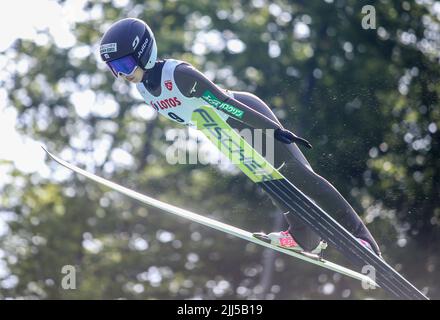 Wisla, Polen. 23.. Juli 2022. Riko Sakurai beim Einzelwettbewerb des FIS Skisprungsommer Grand Prixp in Wisla. (Foto von Damian Klamka/SOPA Images/Sipa USA) Quelle: SIPA USA/Alamy Live News Stockfoto