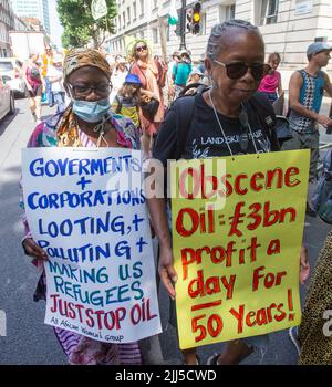 London, Großbritannien. 23.. Juli 2022. Stoppen Sie einfach die Öldemonstranten, die durch das Zentrum Londons marschieren. Kredit: ZUMA Press, Inc./Alamy Live Nachrichten Stockfoto