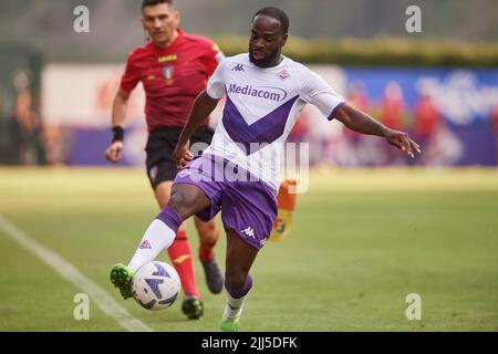 Foto: Daniele Montigiani/LaPresse 22 07 2022 - Moena, Italia Sport amichevole Estiva, AC Fiorentina - AC Trento Nella foto: Jonathan Ikone' Photo Daniele Montigiani/LaPresse 22 07 2022 - Moena, Italien Sportvorsaison Sommertestspiel, AC Fiorentina VS AC Trento auf dem Foto: Jonathan Ikone' Stockfoto