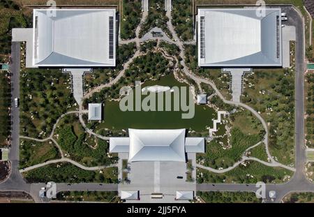 (220723) -- PEKING, 23. Juli 2022 (Xinhua) -- Luftfoto vom 23. Juli 2022 zeigt eine Ansicht des Xi'an-Zweiges des Nationalen Archivs für Publikationen und Kultur in Xi'an, nordwestlich der chinesischen Provinz Shaanxi. China hat am Samstag das Nationale Archiv für Publikationen und Kultur zur Erhaltung bibliologischer Ressourcen eingeweiht. Nach einer dreijährigen Bauzeit umfasst das Projekt Archive in Peking und drei weitere Niederlassungen in Xi'an, Hangzhou und Guangzhou. Sie wird nach ihrer Eröffnung für die Erben und Erhaltung der nationalen bibliologischen Ressourcen zuständig sein. (Xinhua/Li Yib Stockfoto