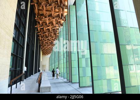 (220723) -- PEKING, 23. Juli 2022 (Xinhua) -- das Foto vom 23. Juli 2022 zeigt eine Ansicht des Hangzhou-Zweiges des Nationalen Archivs für Publikationen und Kultur in Hangzhou, der ostchinesischen Provinz Zhejiang. China hat am Samstag das Nationale Archiv für Publikationen und Kultur zur Erhaltung bibliologischer Ressourcen eingeweiht. Nach einer dreijährigen Bauzeit umfasst das Projekt Archive in Peking und drei weitere Niederlassungen in Xi'an, Hangzhou und Guangzhou. Sie wird nach ihrer Eröffnung für die Erben und Erhaltung der nationalen bibliologischen Ressourcen zuständig sein. (Xinhua/Weng Xinyan Stockfoto