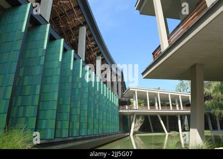 (220723) -- PEKING, 23. Juli 2022 (Xinhua) -- das Foto vom 23. Juli 2022 zeigt eine Ansicht des Hangzhou-Zweiges des Nationalen Archivs für Publikationen und Kultur in Hangzhou, der ostchinesischen Provinz Zhejiang. China hat am Samstag das Nationale Archiv für Publikationen und Kultur zur Erhaltung bibliologischer Ressourcen eingeweiht. Nach einer dreijährigen Bauzeit umfasst das Projekt Archive in Peking und drei weitere Niederlassungen in Xi'an, Hangzhou und Guangzhou. Sie wird nach ihrer Eröffnung für die Erben und Erhaltung der nationalen bibliologischen Ressourcen zuständig sein. (Xinhua/Weng Xinyan Stockfoto