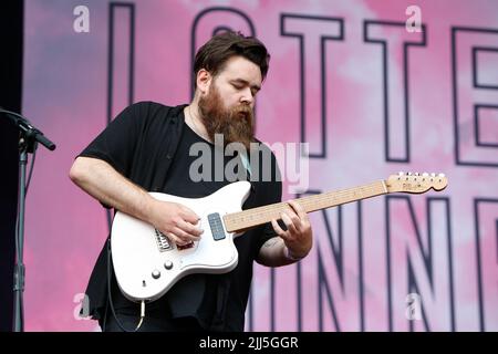 Sheffield, Großbritannien. 23.. Juli 2022. Lead-Gitarrist der Lottery-Gewinner in Sheffield, Großbritannien am 7/23/2022. (Foto von Ben Early/News Images/Sipa USA) Quelle: SIPA USA/Alamy Live News Stockfoto