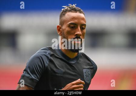 Bolton, Großbritannien. 23.. Juli 2022. Sorba Thomas #7 von Huddersfield Town während des Spiels in, am 7/23/2022. (Foto von Craig Thomas/News Images/Sipa USA) Quelle: SIPA USA/Alamy Live News Quelle: SIPA USA/Alamy Live News Stockfoto