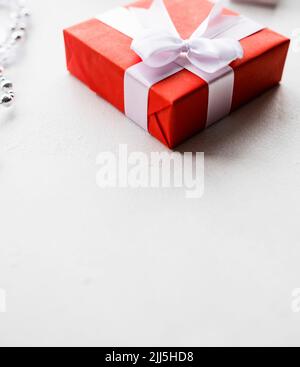 Präsentieren Sie das Verkaufssortiment auf weißem Hintergrund Stockfoto