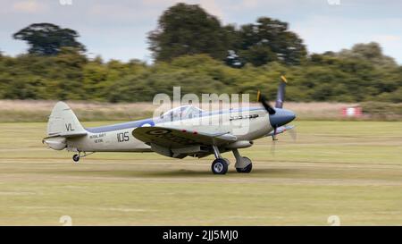 Old Warden, Großbritannien - 3.. Juli 2022: Ein legendäres altes Spitfire-Kampfflugzeug, das in Betrieb genommen wurde Stockfoto