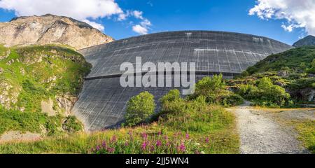 Der Staudamm Grande Dixence im Kanton Wallis in der Schweiz ist der höchste Betonschwerkraftdamm der Welt und der höchste Staudamm Europas. Stockfoto