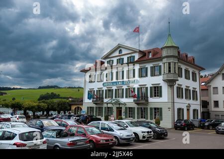 Kussnacht am Rigi, Schweiz - 7. Juli 2022: Das Hotel du Lac Seehof ist ein Hotel in der schweizer Altstadt Kussnacht am Rigi Stockfoto