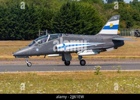 Finnish Air Force BAE Hawk Mk.51 Jet Trainer bei der Royal International Air Tattoo, RIAT Airshow, RAF Fairford, Gloucestershire, Großbritannien. Rollen Stockfoto