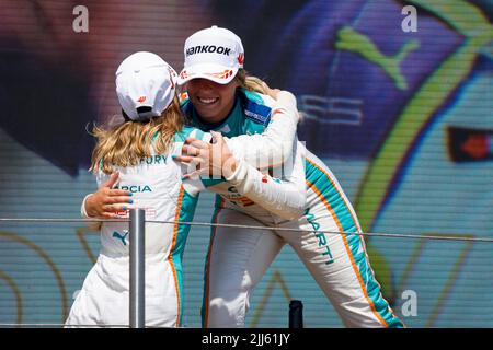 GARCIA Belen (Spa), MARTI Nerea (Spa), Quantfury W Series Team, Tatuus-Toyota FT-60, Porträt während der 5. Runde der 2022 W Serie, vom 22. Bis 24. Juli 2022 auf dem Circuit Paul Ricard, in Le Castellet, Frankreich - Foto Julien Delfosse / DPPI Stockfoto