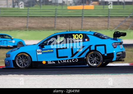 100 MULLER Yvan (FRA), Cyan Racing Lynk & Co, Lynk & Co 03 TCR, Aktion während des WTCR - Race of Italy 2022, 6. Runde des FIA World Touring Car Cup 2022, auf dem Autodromo Vallelunga Piero Taruffi vom 22. Bis 24. Juli in Campagnano di Roma, Italien - Foto Damien Doumergue / DPPI Stockfoto