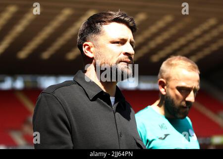 Russell Martin, Manager von Swansea City, während des Vorsaison-Freundschaftsspiel zwischen Charlton Athletic und Swansea City am Samstag, dem 23.. Juli 2022 im The Valley, London. (Kredit: Tom West | MI News) Kredit: MI Nachrichten & Sport /Alamy Live News Stockfoto