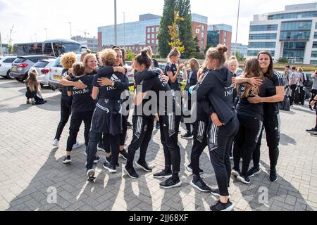 Die Abbildung zeigt die Rückkehr der belgischen Fußballnationalmannschaft der Roten Flammen vom Women's Euro 2022 Turnier in Machelen am Samstag, den 23. Juli 2022. The Flames verlor das Viertelfinale gegen Schweden 1:0, nachdem das schwedische Team in der letzten Minute der Extrazeit ein Tor erzielte. Die UEFA-Fußball-Europameisterschaft der Frauen 2022 findet vom 6. Bis 31. Juli statt. BELGA FOTO NICOLAS MAETERLINCK Stockfoto