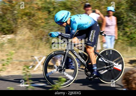 Kasachisch Alexey Lutsenko aus Astana Qazaqstan, aufgenommen in Aktion während der Etappe 20 des Radrennens Tour de France, einem Einzelzeitfahren von Lacapelle-Marival nach Rocamadour, Frankreich, 40,7km am Samstag, dem 23. Juli 2022. Die diesjährige Tour de France findet vom 01. Bis 24. Juli 2022 statt. BELGA FOTO DAVID PINTENS - UK OUT Stockfoto