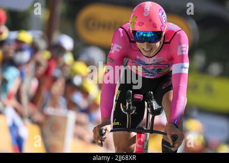 US Neilson Powless von EF Education-EasyPost im Einsatz während der Etappe 20 des Radrennens der Tour de France, einem Einzelzeitfahren von Lacapelle-Marival nach Rocamadour, Frankreich, 40,7km am Samstag, dem 23. Juli 2022. Die diesjährige Tour de France findet vom 01. Bis 24. Juli 2022 statt. BELGA FOTO DAVID STOCKMAN - UK OUT Stockfoto