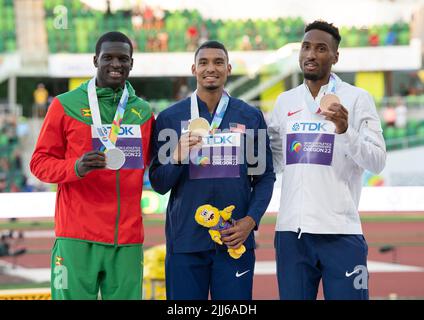 Kirani James (GRN) Silver, Michael Norman (USA) Gold und Matthew Hudson-Smith (GB&NI) Bronzemedaille beim Herrenfinale 400m am achten Tag Stockfoto