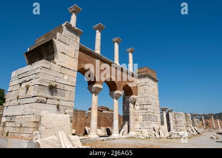 Die Ruinen der Basilika Saint John's in der Stadt Selcuk in der Nähe der berühmten Ruinen von Ephesus in der Türkei. Es wird gesagt, dass der Evangelist Johannes hier begraben wurde Stockfoto