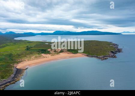 Luftaufnahme des Strandes von Red Point (Redpoint) in Wester Ross, Schottland, Großbritannien Stockfoto