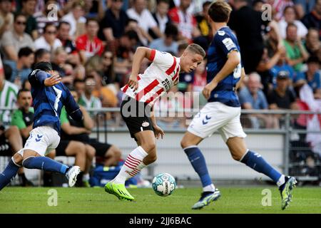 EINDHOVEN - Joey Veerman vom PSV beim Freundschaftsspiel zwischen PSV Eindhoven und Real Betis im Phillips-Stadion am 23. Juli 2022 in Eindhoven, Niederlande. Stockfoto