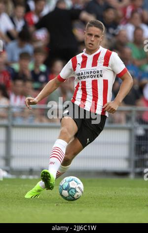 EINDHOVEN - Joey Veerman vom PSV beim Freundschaftsspiel zwischen PSV Eindhoven und Real Betis im Phillips-Stadion am 23. Juli 2022 in Eindhoven, Niederlande. Stockfoto