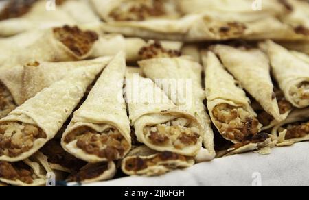 Detail eines typisch arabischen Dessertes, süß und zuckerhaltig Stockfoto