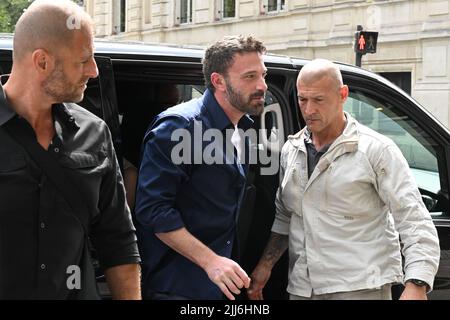 Paris, Frankreich. 23.. Juli 2022. Jennifer Lopez und Ben Affleck haben am 23. Juli 2022 ihre Flitterwochen in Paris, Frankreich, verbracht. (Foto: Lionel Urman/Sipa USA) Quelle: SIPA USA/Alamy Live News Stockfoto