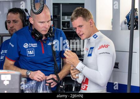 Le Castellet, Frankreich. 23.. Juli 2022. F1 Weltmeisterschaft, großer Preis von Frankreich. #47, Mick SCHUMACHER, GER, Haas F1 Team, VF-22, F065-Motor. FRANKREICH, LE CASTELLET, Circuit Paul Ricard, - 23. JULI 2022, Credit: SPP Sport Press Photo. /Alamy Live News Stockfoto