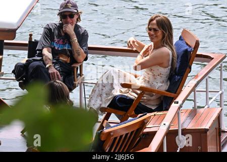 Paris, Frankreich. 23.. Juli 2022. Jennifer Lopez und Ben Affleck haben am 23. Juli 2022 ihre Flitterwochen in Paris, Frankreich, verbracht. (Foto: Lionel Urman/Sipa USA) Quelle: SIPA USA/Alamy Live News Stockfoto