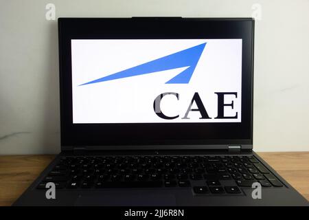 KONSKIE, POLEN - 22. Juli 2022: Logo des kanadischen Technologieunternehmens CAE Inc. Auf dem Laptop-Computerbildschirm Stockfoto