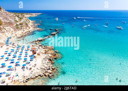 Berühmter Strand von Konnos Bay in der Nähe von Protaras, Ayia Napa. Bezirk Famagusta, Zypern Stockfoto