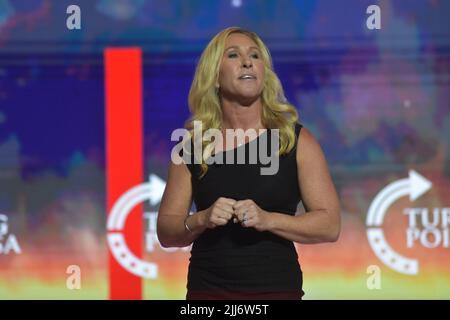 Tampa, Florida, USA. 23.. Juli 2022. (NEU) Marjorie Taylor Greene in Tampa, Florida. 23. Juli 2022, Tampa, Florida, USA: Marjorie Taylor Greene hält Bemerkungen auf dem Turning Point USA Student Action Summit 2022. (Bild: © Kyle Mazza/TheNEWS2 via ZUMA Press Wire) Stockfoto