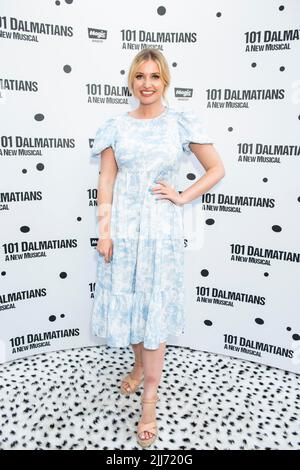 London, Großbritannien, Freitag, 22.. Juli 2022 Amy Hart kommt zur Dalmations Press Night 101 im Regent’s Park Open Air Theatre. Kredit: DavidJensen / Empics Unterhaltung / Alamy Live Nachrichten Stockfoto