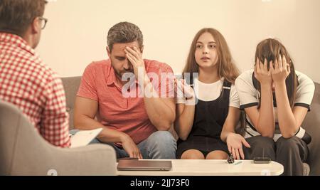 Psychologe geben Familientherapie für Papa Mutter und Tochter Mädchen, Psychologie Stockfoto