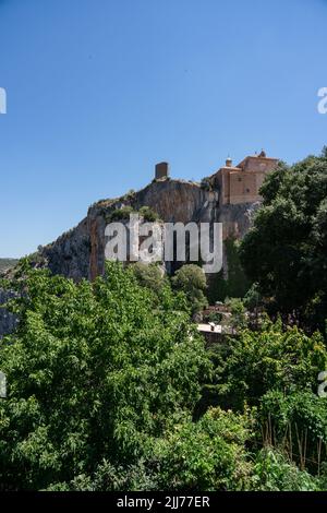 Alquézar ist eine Gemeinde in der Provinz Huesca, Kirche und historische Festung Stockfoto