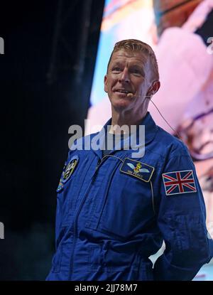 MacClesfield, Großbritannien. 23.. Juli 2022. Das Bluedot Festival für Musik, Wissenschaft und Kultur findet statt, das Musik, wissenschaftliche Live-Experimente und immersive Kunstwerke kombiniert. Der britische Astronaut Tim Peake ist einer der geladenen Experten. Jodrell Bank, Macclesfield, Großbritannien. Kredit: Barbara Cook/Alamy Live Nachrichten Stockfoto