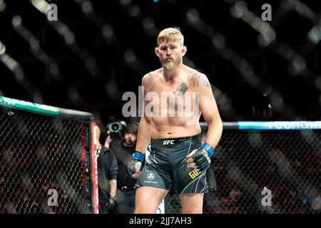 LONDON, GROSSBRITANNIEN. 23. Juli 2022. Nikita Krylov(#11) gegen Alexander Gustafsson – leichtes Schwergewicht der UFC während der Under Main Card UFC präsentiert Blaydes gegen Aspinall - Schwergewicht der UFC in der O2 Arena am Samstag, den 23. Juli 2022 in LONDON, GROSSBRITANNIEN. Kredit: Taka G Wu/Alamy Live News nur redaktionelle Verwendung, Lizenz erforderlich für kommerzielle Nutzung. Keine Verwendung bei Wetten, Spielen oder Veröffentlichungen einzelner Clubs/Vereine/Spieler. Stockfoto