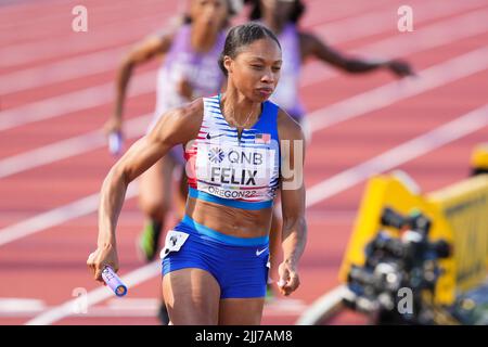 Die US-Amerikanerinnen Allyson Felix bei den 4x400-m-Vorläufen der Frauen am 9. Tag der Leichtathletik-Weltmeisterschaften im Hayward Field, University of Oregon, USA. Bilddatum: Samstag, 23. Juli 2022. Stockfoto