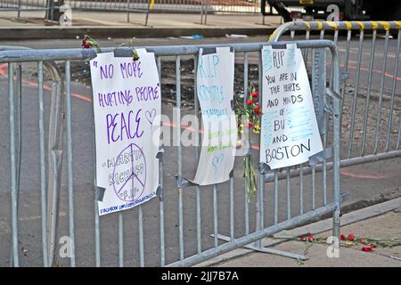 Gedenkstätte in der Boylston Street in Boston, USA. 3 Tote und über 100s Verletzte während des Bombenanschlags auf den Boston-Marathon 2013. Stockfoto