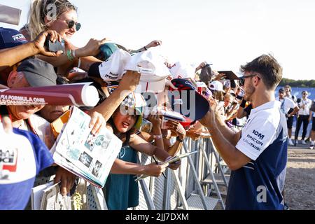 GASLY Pierre (Fra), Scuderia AlphaTauri AT03, Portrait während der Formel 1 Lenovo Grand Prix de France, French Grand Prix 2022, 12. Lauf der FIA Formel 1 Weltmeisterschaft 2022 vom 22. Bis 24. Juli 2022 auf dem Circuit Paul Ricard, in Le Castellet, Frankreich - Foto: Julien Delfosse/Dppi/DPPI/LiveMedia Stockfoto